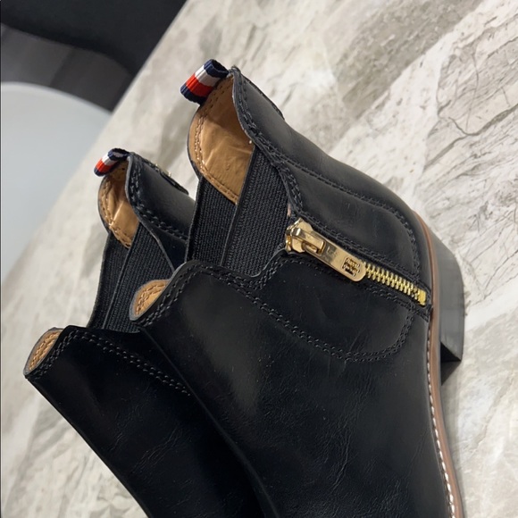 Tommy Hilfiger boots - Picture 2 of 3
